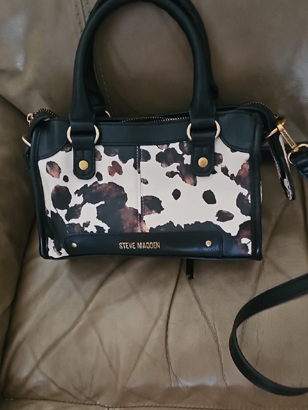 Steve Madden Black and Cream Leopard-Print Satchel with Heart Charm - Picture 4 of 6